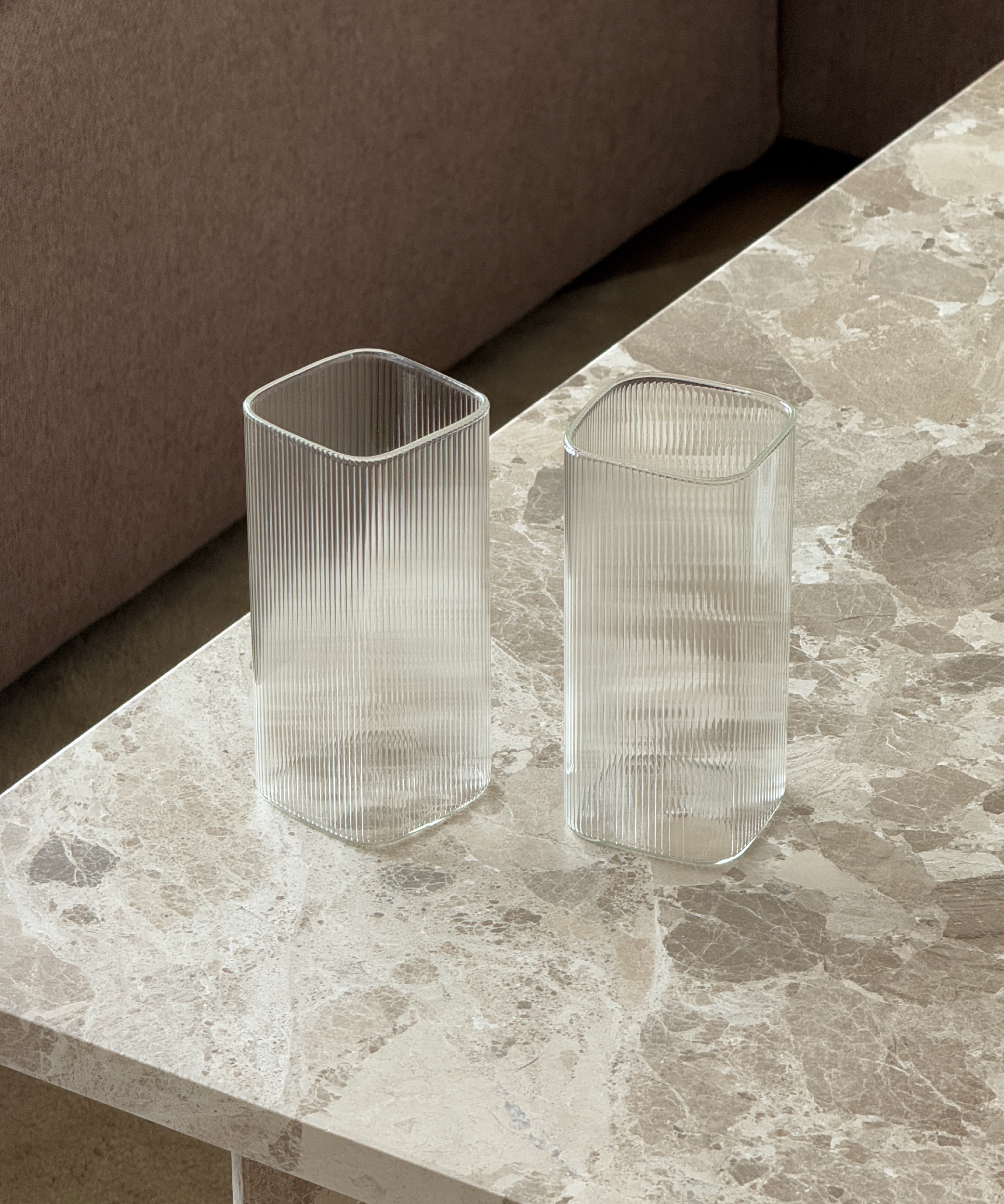 Geriffeltes Glas im eckigen Design | Kuba