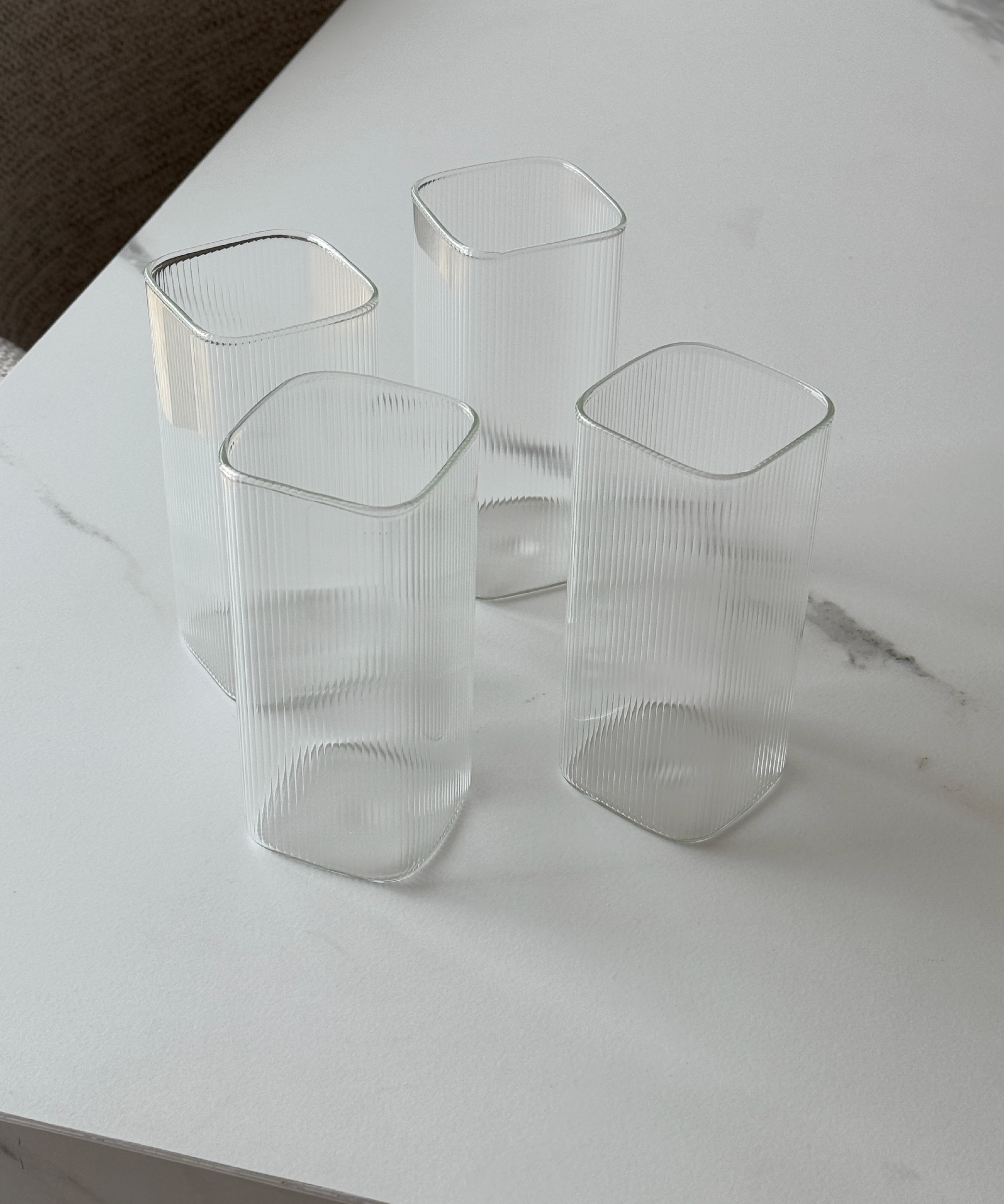Geriffeltes Glas im eckigen Design | Kuba