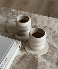 Wellenförmiger Keramik Becher Beige | Mya