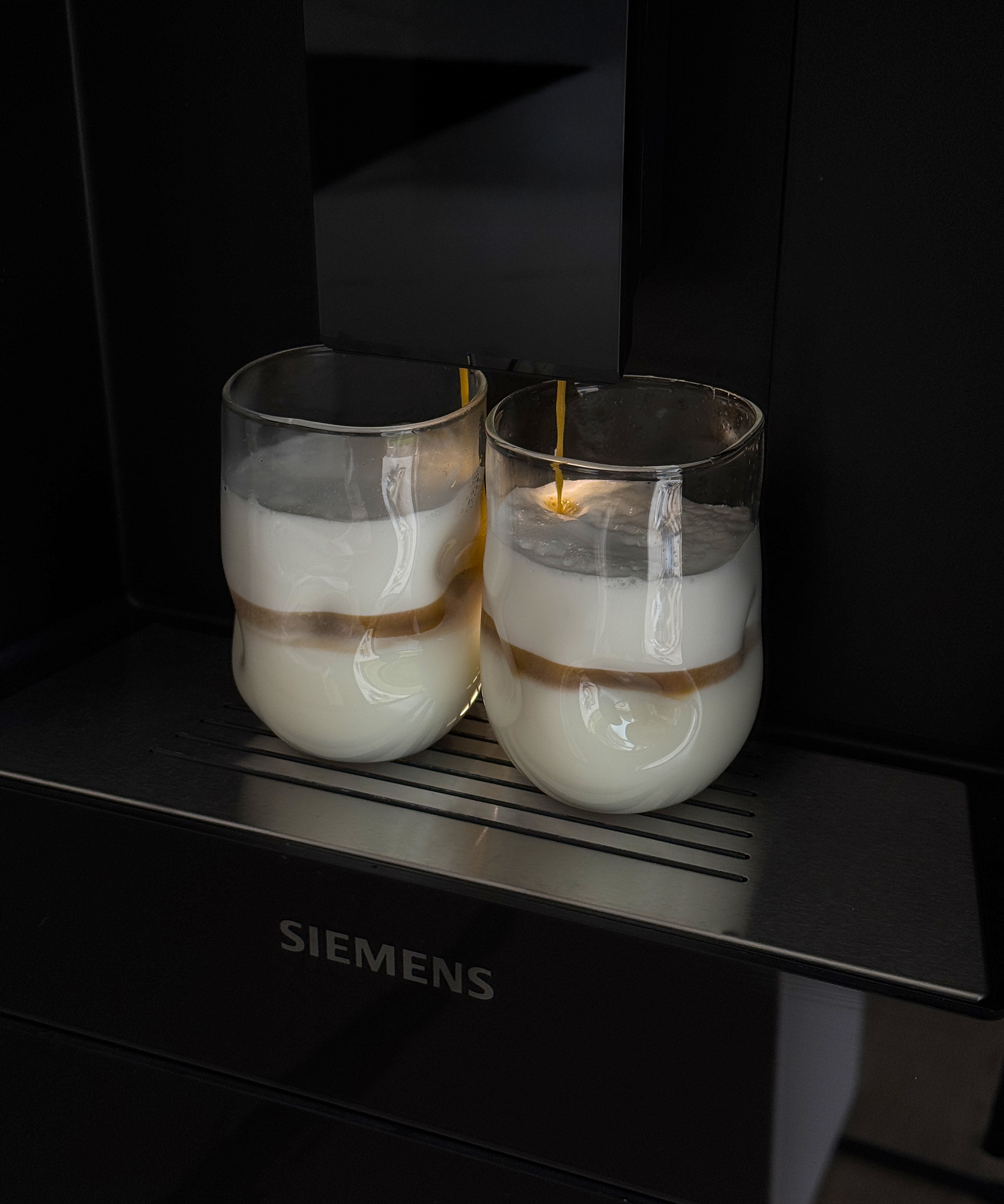 Modernes Glas mit Wölbungen | Nizza