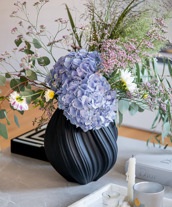 Große Keramik Vase in Schwarz | Flora
