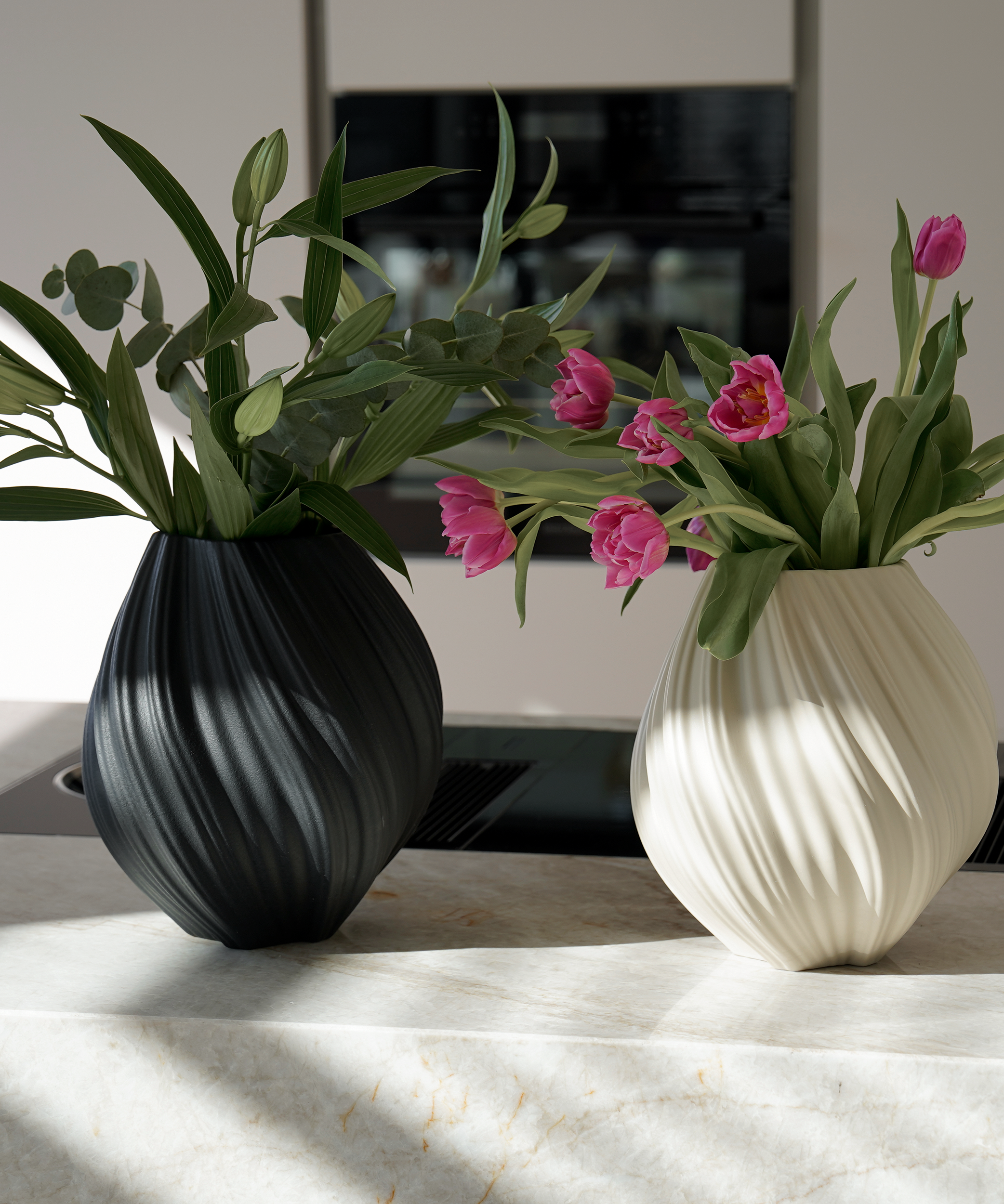 Flora Keramik Vase in Schwarz | Secret Sale
