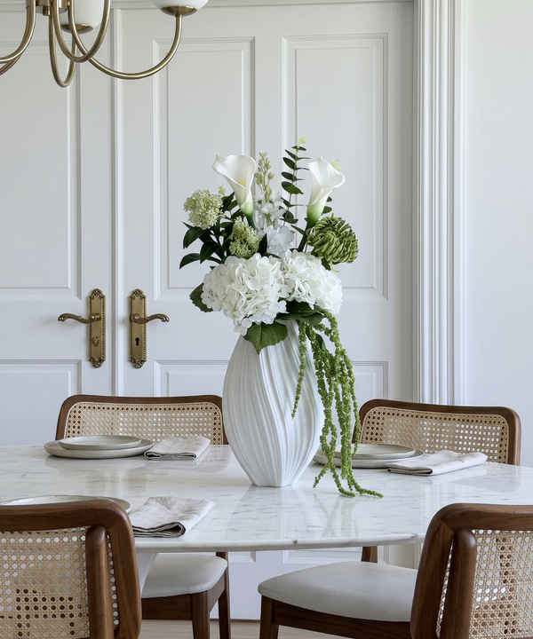 Green Silence Set – 9er Bouquet + Längliche Keramik Vase