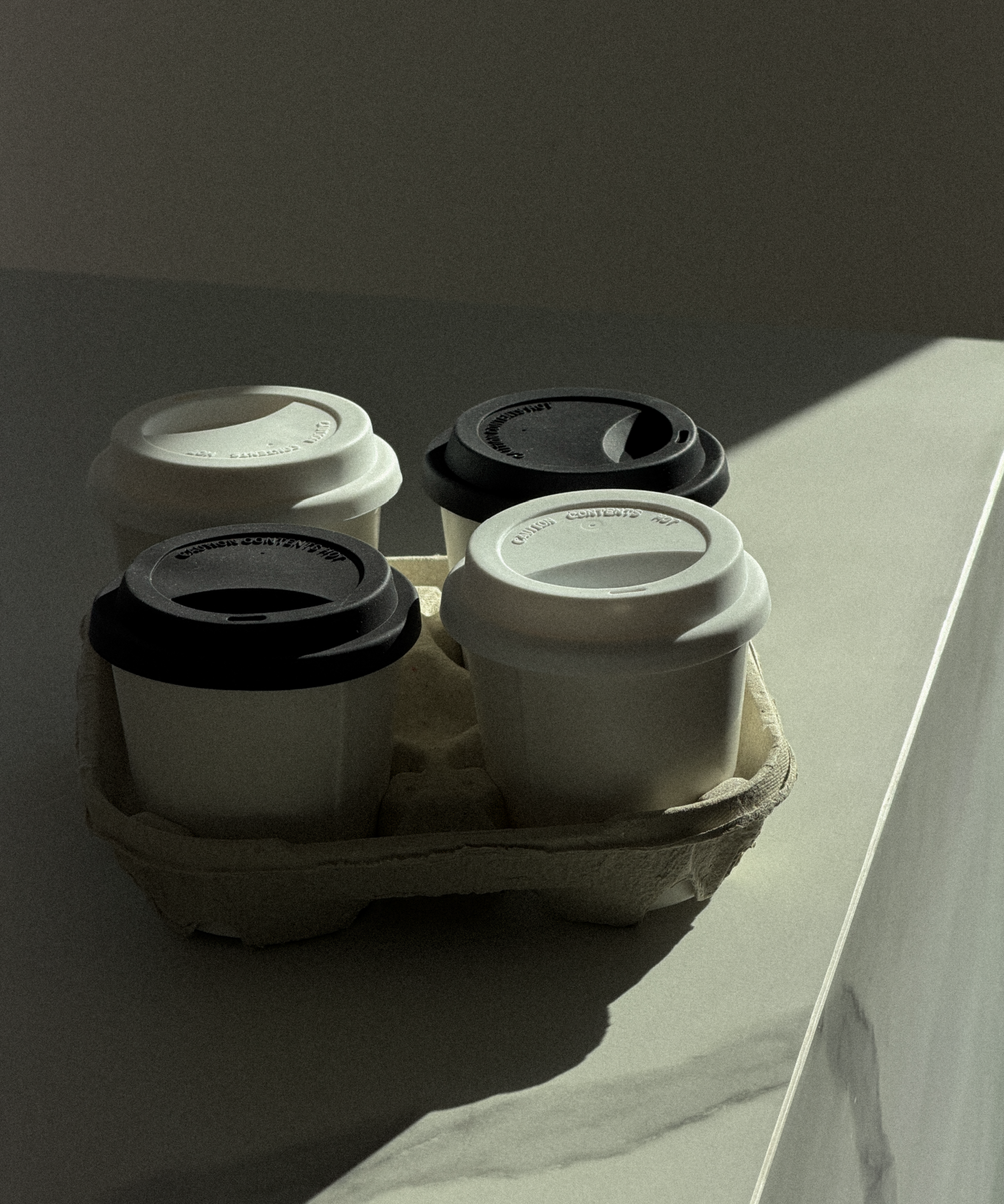 Keramik To-Go Becher mit schwarzem Silikon-Deckel | Brooklyn