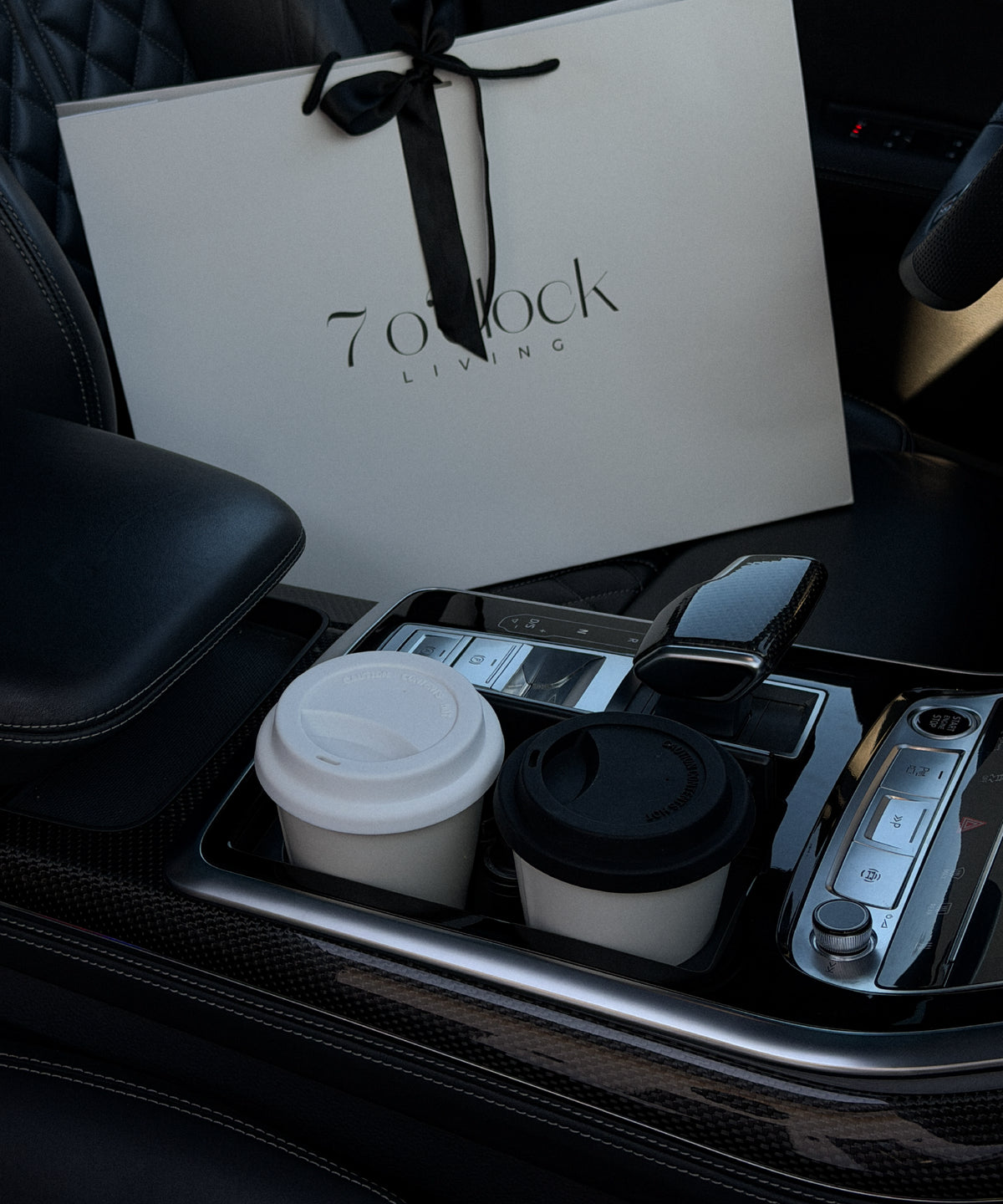 Keramik To-Go Becher mit schwarzem Silikon-Deckel aus der Serie Brooklyn – Detailansicht des Deckels