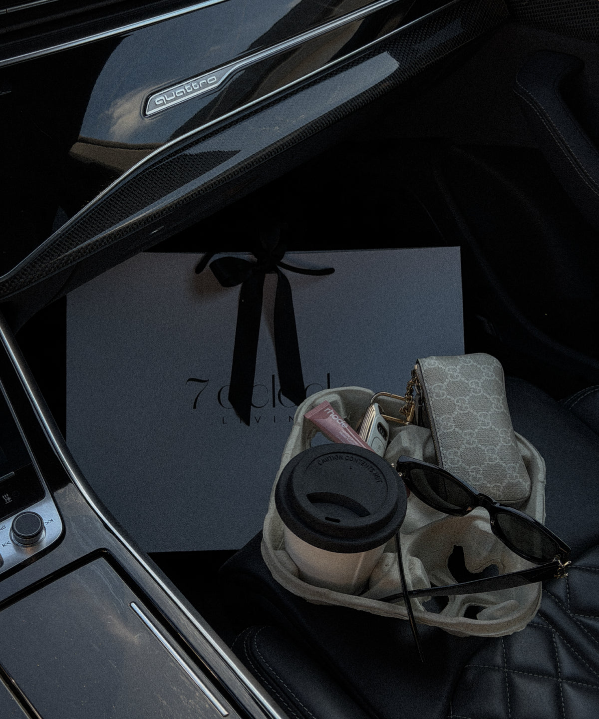 Keramik To-Go Becher mit schwarzem Silikon-Deckel aus der Serie Brooklyn – Materialdetail