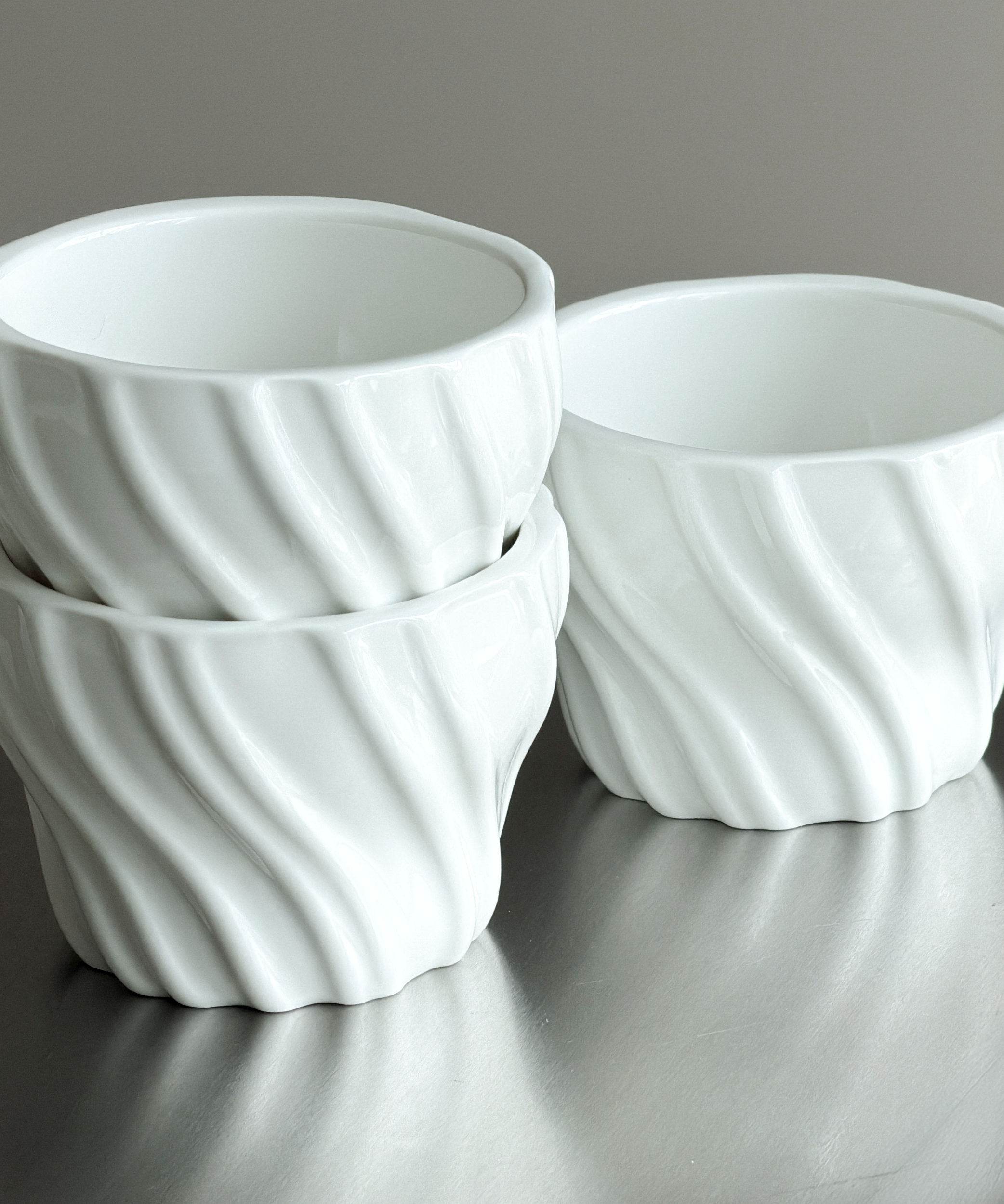 Keramik Becher mit Wellenstruktur | Kaia