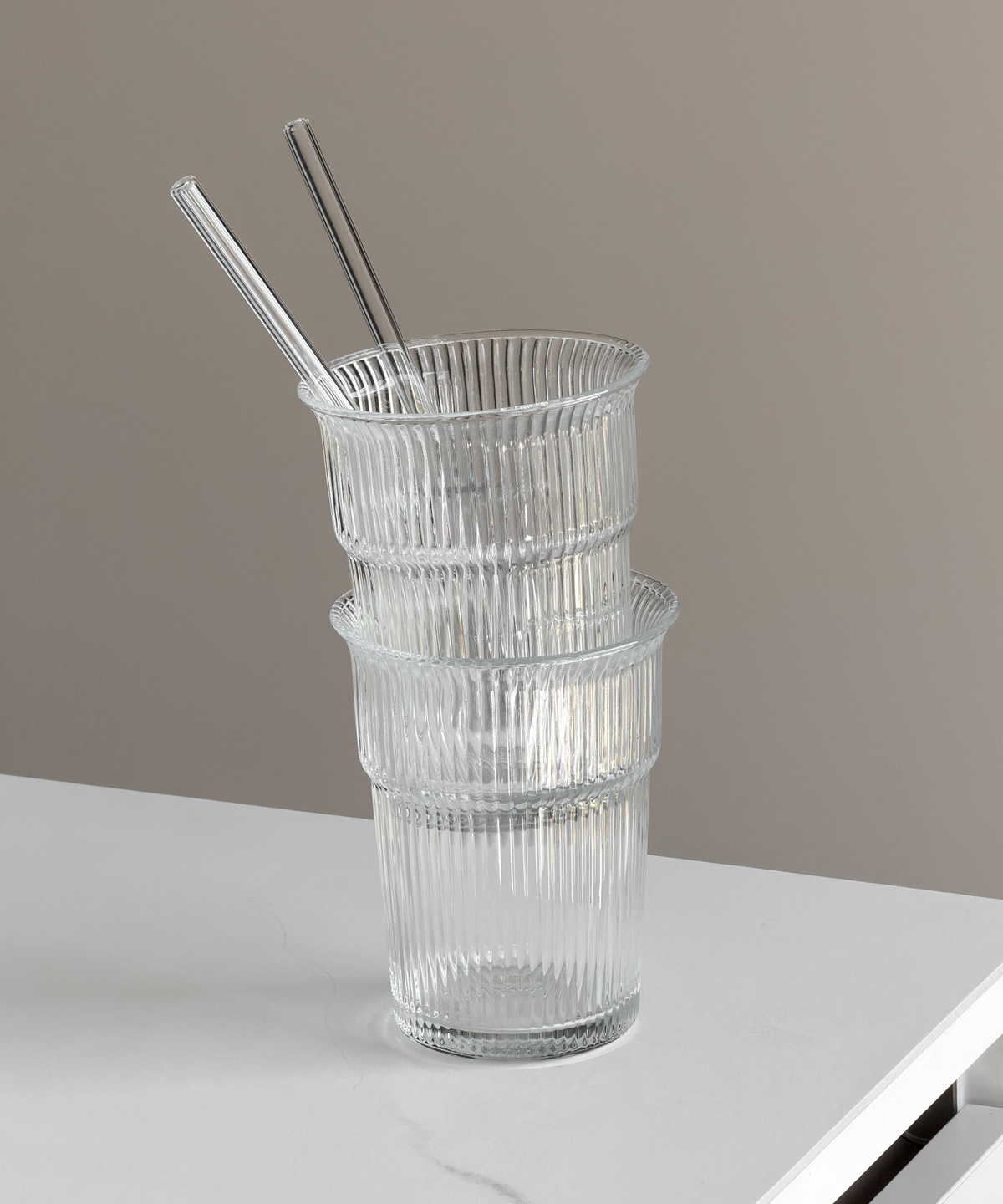 Gerilltes Trinkglas im To-Go Design aus der Serie Liva – Produktansicht