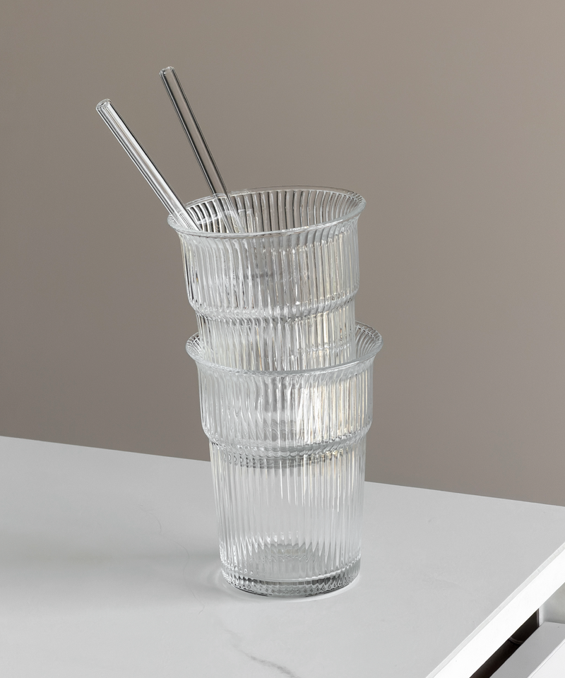 Gerilltes Trinkglas im To-Go Design aus der Serie Liva – Produktansicht