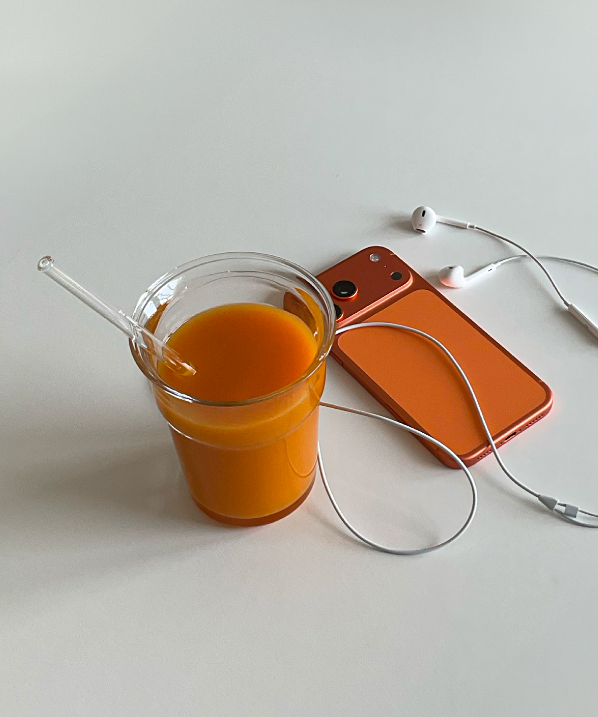 Klares Trinkglas im To-Go Design aus der Serie Liva – Produktansicht