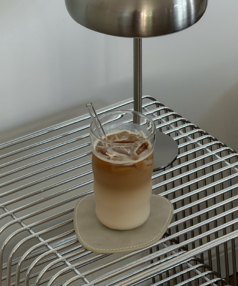 Großes Trinkglas im Wellen-Design aus der Serie Capri – Seitenansicht