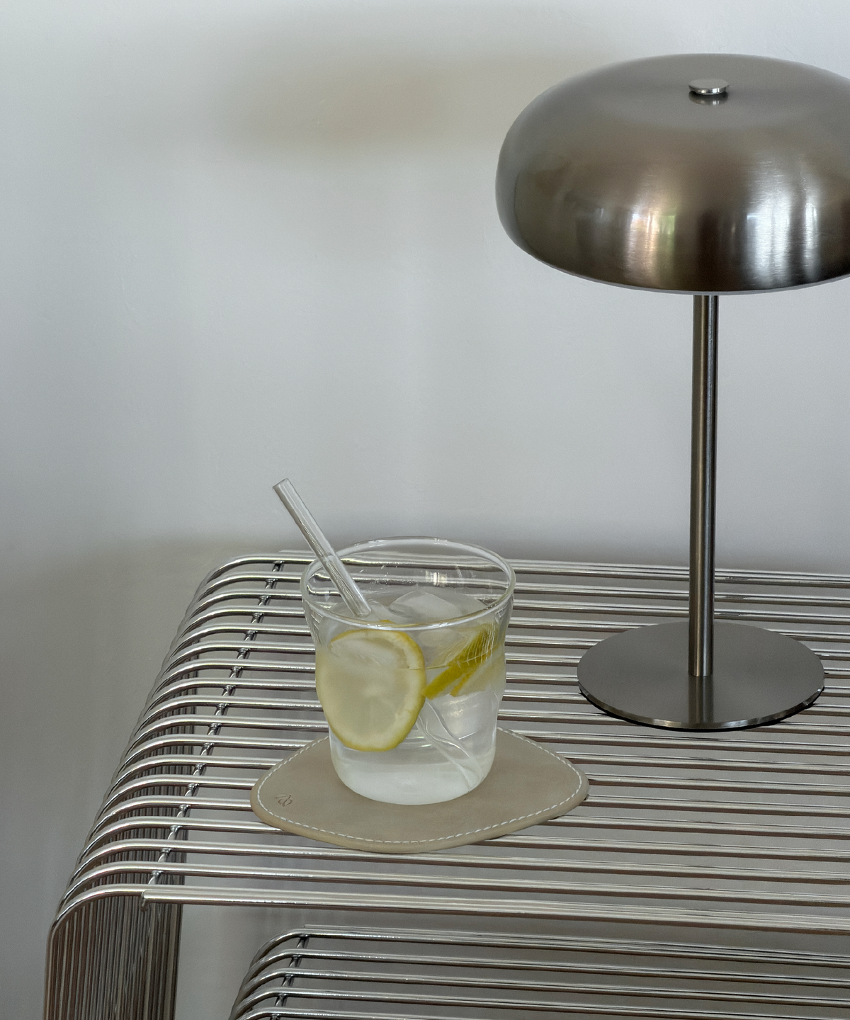 Kleines Trinkglas im Wellen-Design aus der Serie Capri – Produktansicht