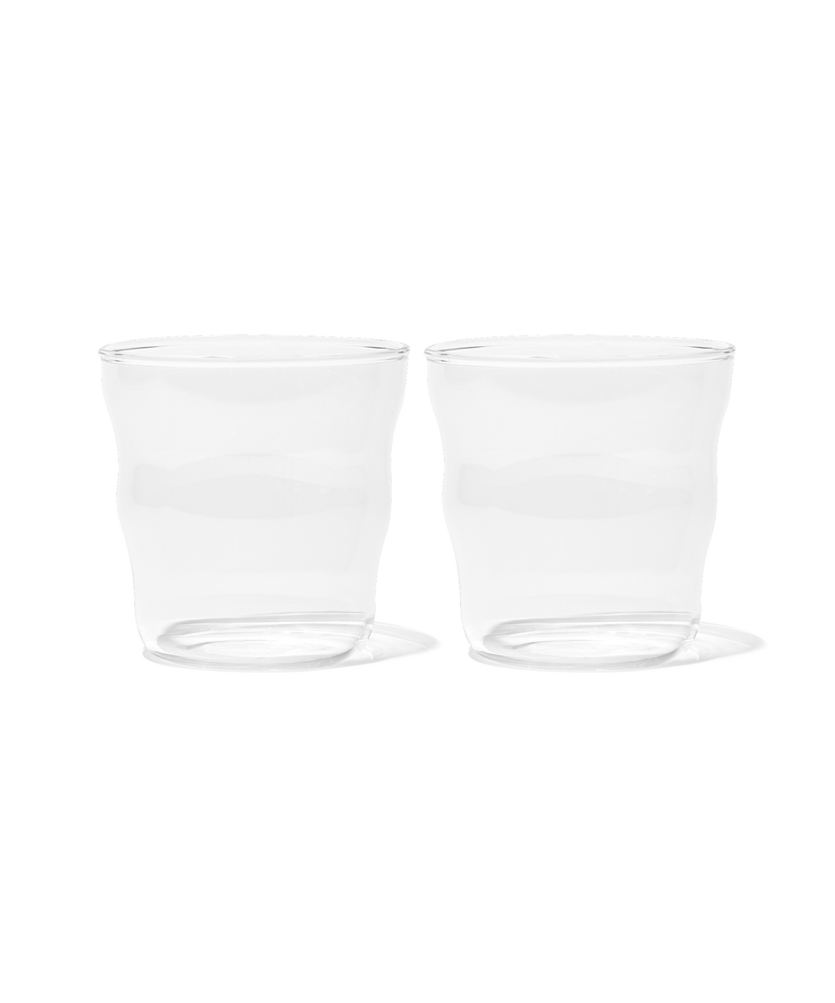 Kleines Trinkglas im Wellen-Design