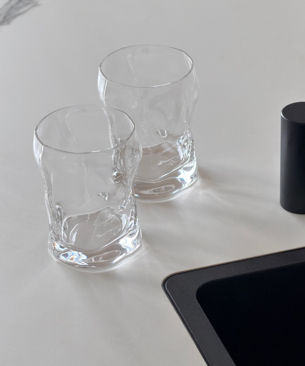 Kleines Trinkglas im skulpturalen Design | Glace