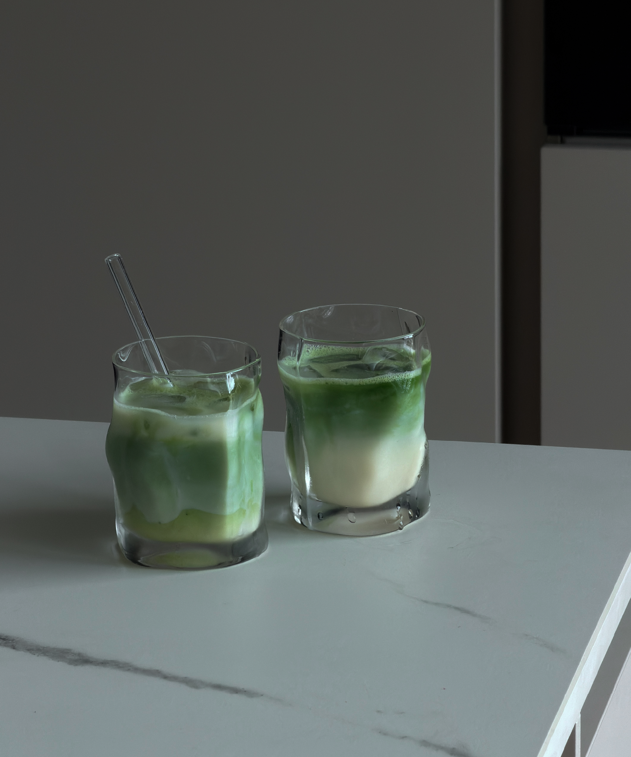Kleines Trinkglas im skulpturalen Design | Glace