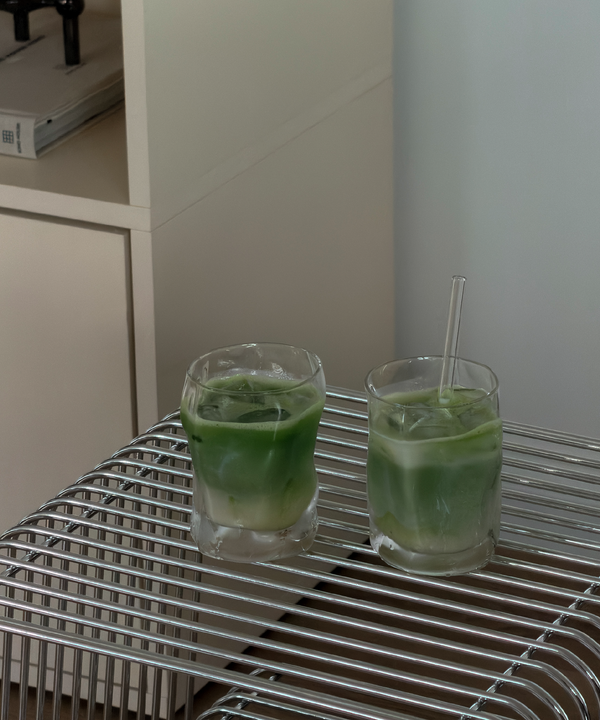 Kleines Trinkglas im skulpturalen Design | Glace