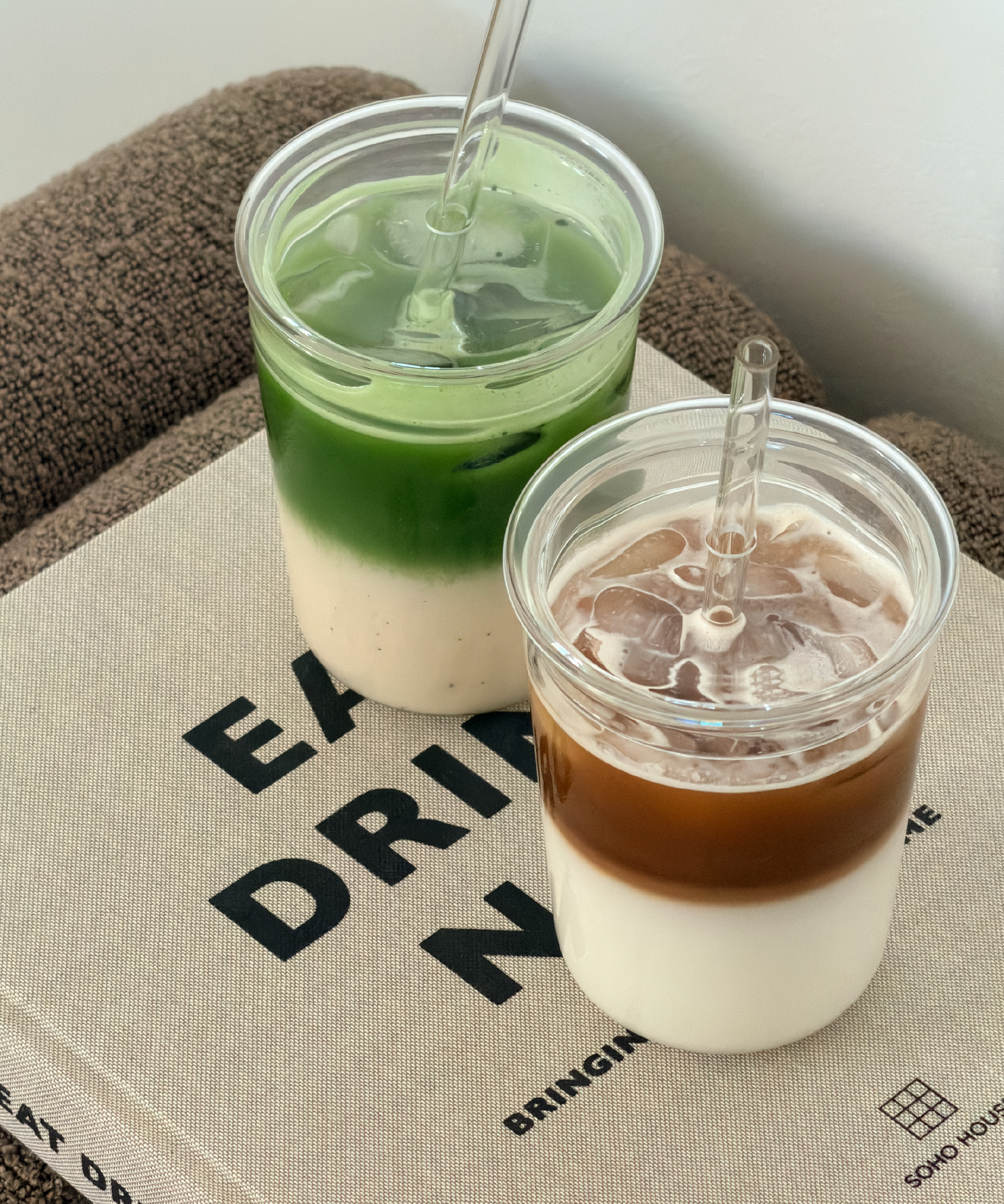 Trinkglas mit Deckel und Strohhalm im To-Go Design | Liv