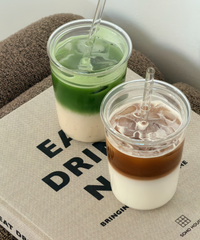 Trinkglas mit Deckel und Strohhalm im To-Go Design | Liv