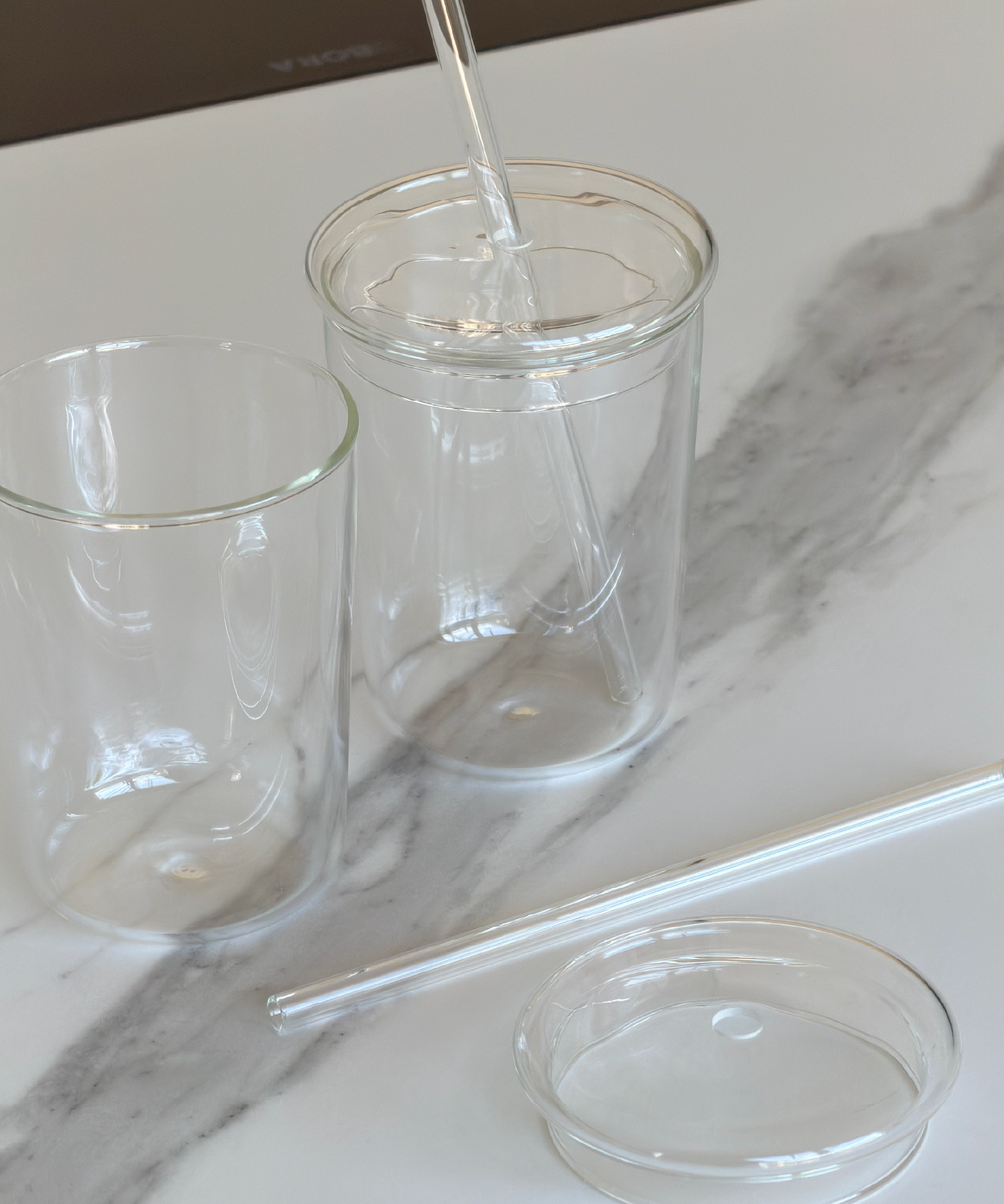 Trinkglas mit Deckel und Strohhalm im To-Go Design | Liv