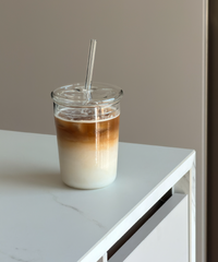 Trinkglas mit Deckel und Strohhalm im To-Go Design | Liv