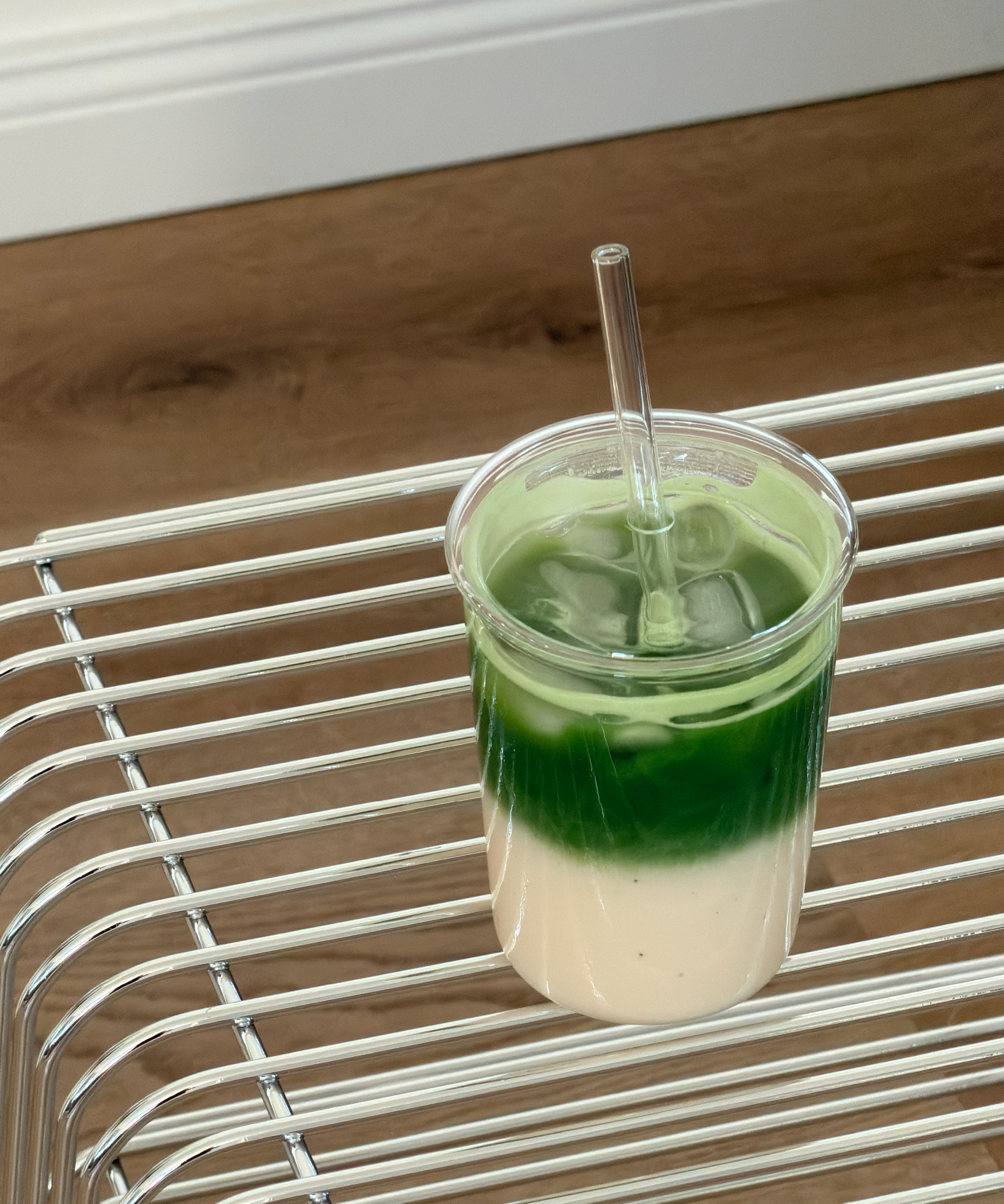 Trinkglas mit Deckel und Strohhalm im To-Go Design | Liv