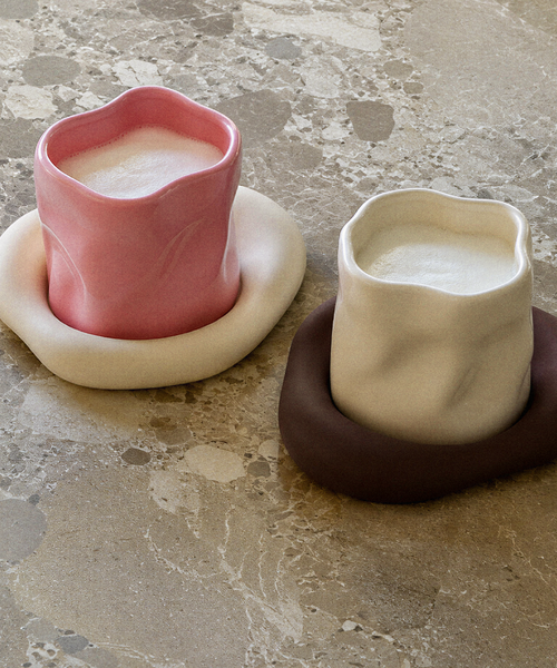 Silikon Untersetzer im organischen Design Beige aus der Serie Elou – Nahaufnahme der Oberfläche