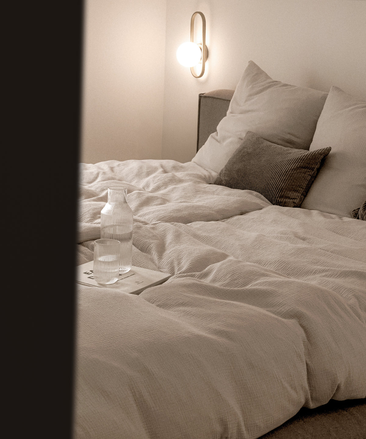 Haven Single-Set in Beige mit 1× Musselin-Einzelbettwäsche und 1× Kissenbezug aus der Serie Haven – Seitenansicht