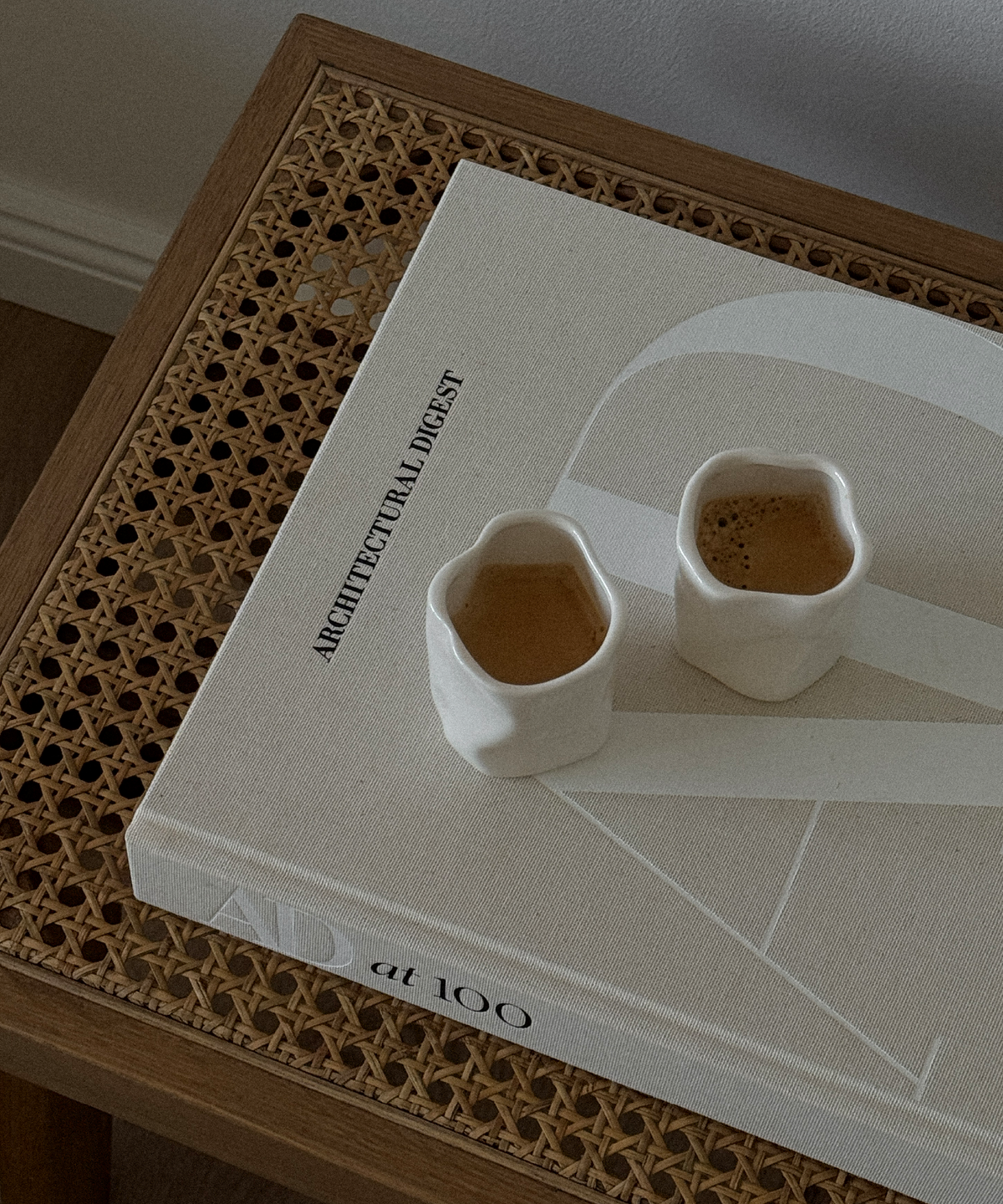 Organische Espresso-Tasse in Cremeweiß aus der Serie Alaska – Produktansicht
