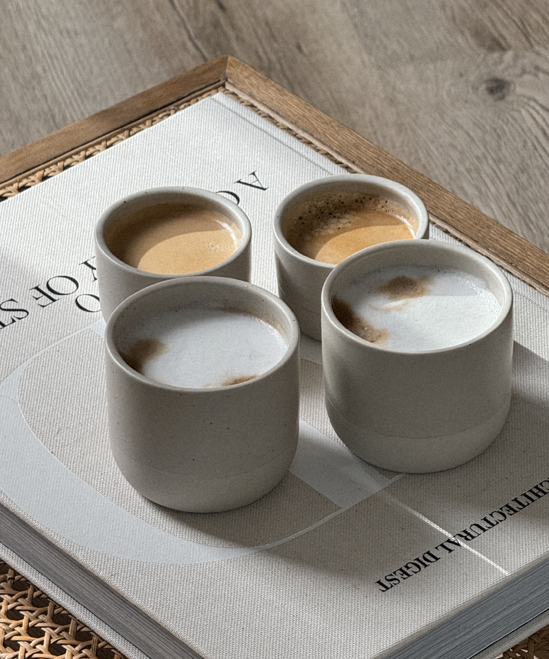 Espresso Keramik Becher Beige aus der Serie Faro – im Wohnambiente
