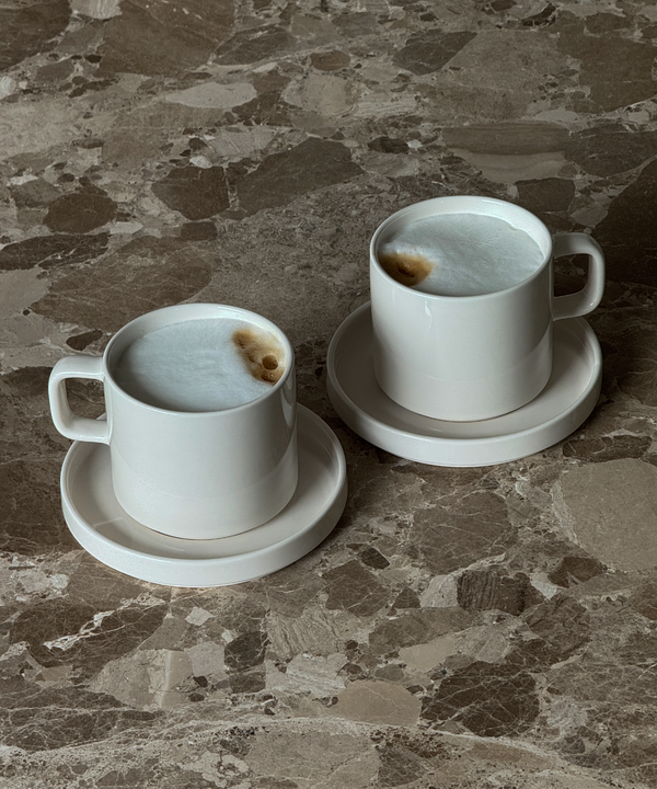 Tasse mit Untertasse in Cremeweiß glänzend | Nia