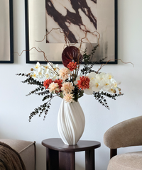 Realistisches Kunstblumen-Bouquet Amber Hour 11er in Weiß, Orange und Bordeaux – bloom collection von 7 O'CLOCK