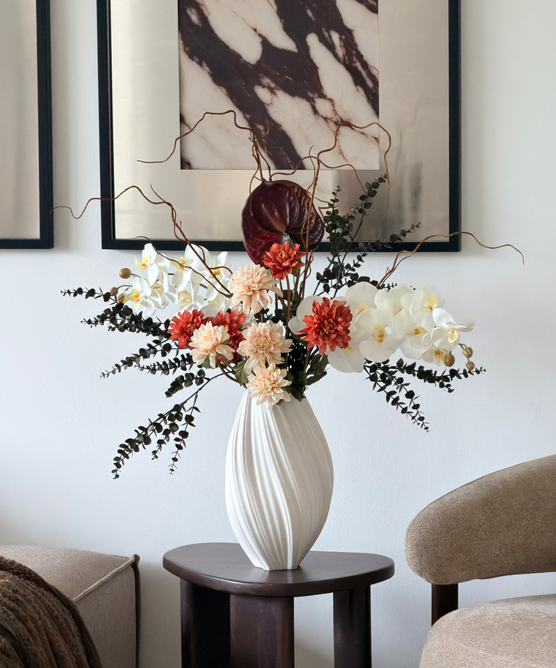 Realistisches Kunstblumen-Bouquet Amber Hour 11er in Weiß, Orange und Bordeaux – bloom collection von 7 O'CLOCK
