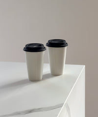Großer Keramik To-Go Becher mit schwarzem Silikon-Deckel | Brooklyn