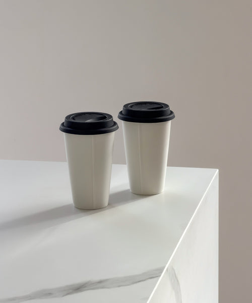 Großer Keramik To-Go Becher mit schwarzem Silikon-Deckel | Brooklyn