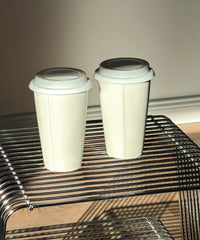 Großer Keramik To-Go Becher mit weißem Silikon-Deckel | Brooklyn