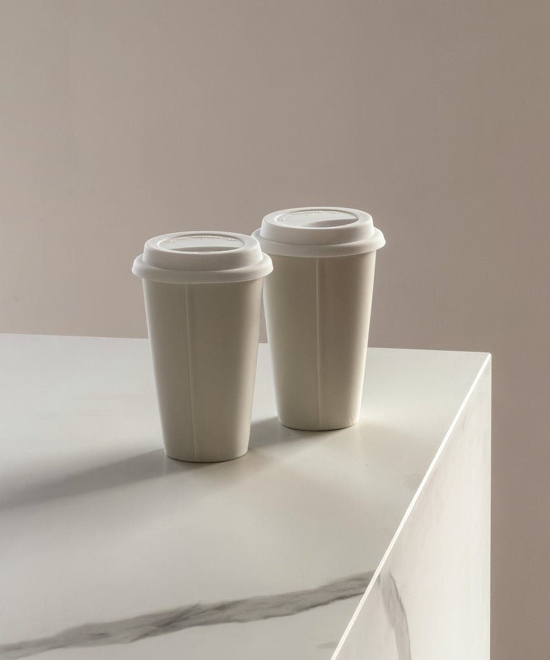 Großer Keramik To-Go Becher mit weißem Silikon-Deckel | Brooklyn