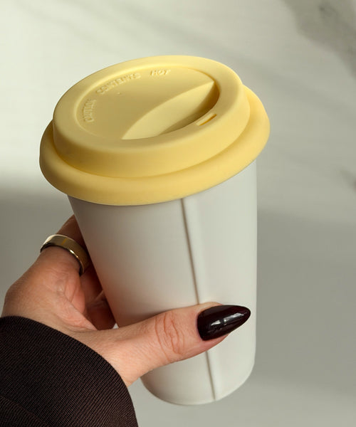 Großer Keramik To-Go Becher mit weißem Silikon-Deckel | Brooklyn
