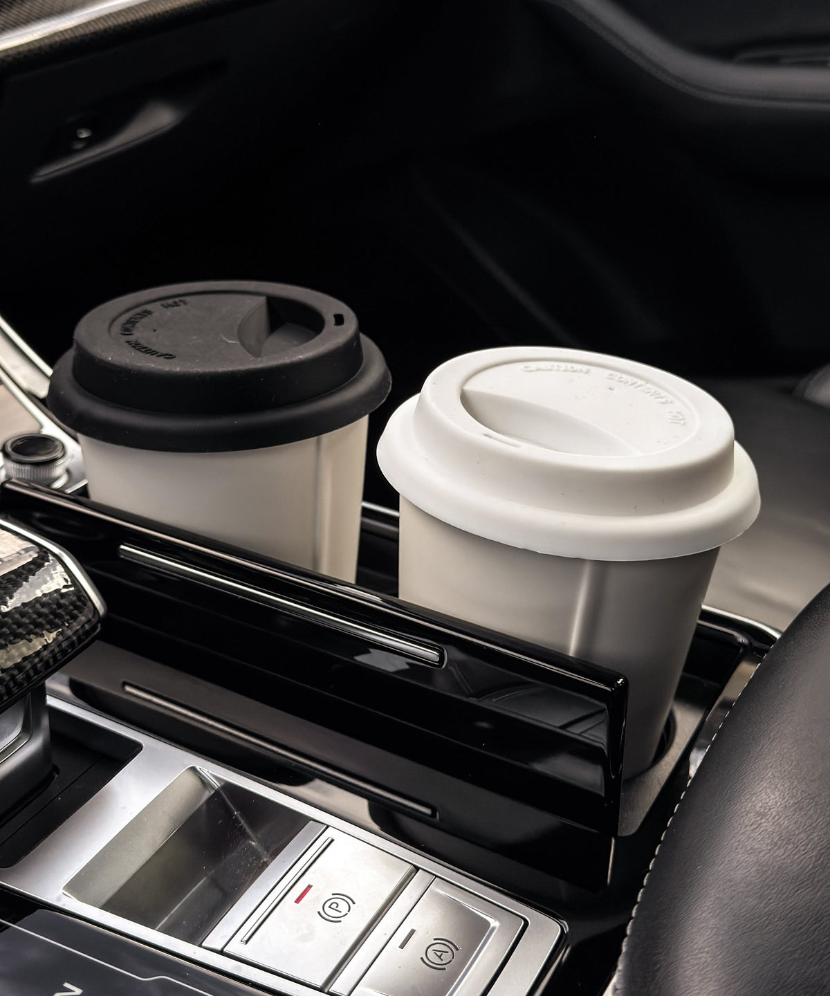 Großer Keramik To-Go Becher mit weißem Silikon-Deckel | Brooklyn