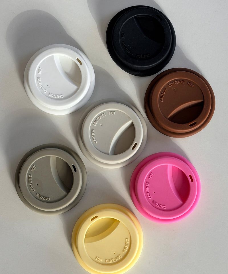 Großer Keramik To-Go Becher mit weißem Silikon-Deckel | Brooklyn