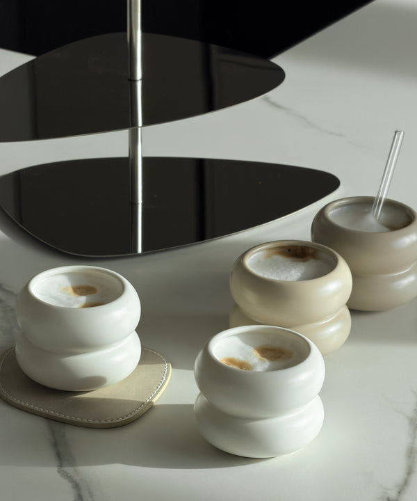 Kleiner wellenförmiger Keramikbecher Beige | Mya