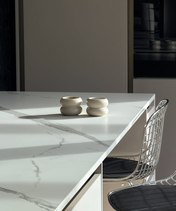 Kleiner wellenförmiger Keramikbecher Beige | Mya