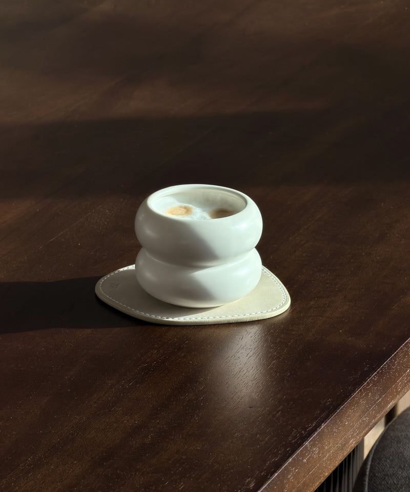 Kleiner Mya Keramikbecher in Weiß
