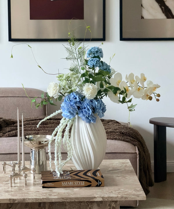 Azure Breeze 11er Bouquet in Hellblau, Weiß & Grün | Bloom