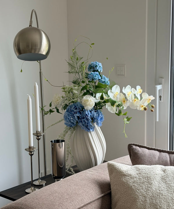 Azure Breeze 11er Bouquet in Hellblau, Weiß & Grün | Bloom