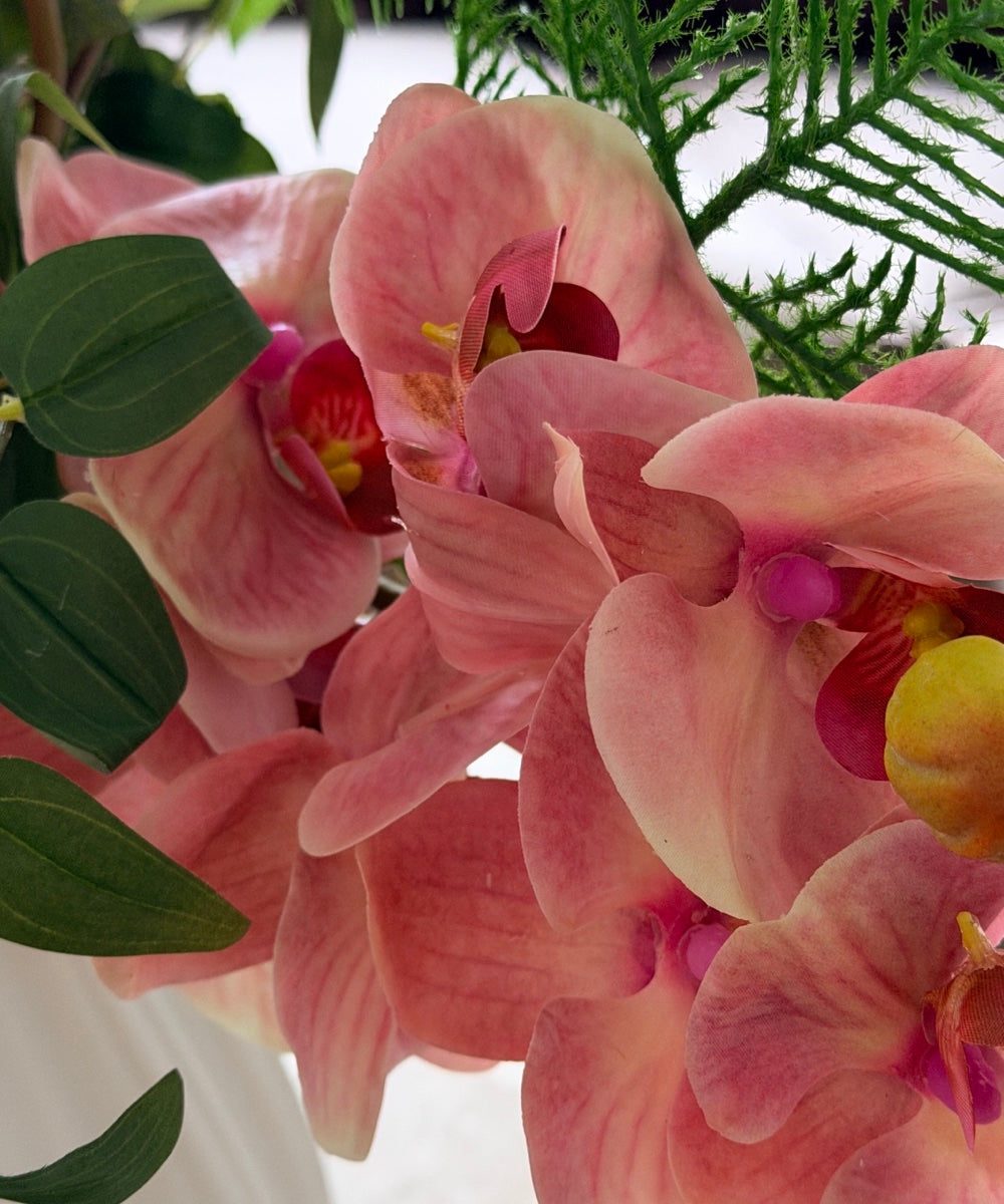 Berry Bliss Kunstblumenstrauß – Close-up Orchidee in Rosa – Bloom von 7 O'CLOCK