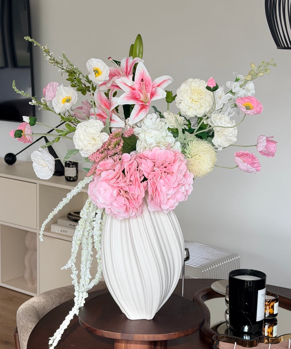 Blush Cloud Kunstblumenstrauß – Strauß auf dem Esstisch – Bloom von 7 O'CLOCK