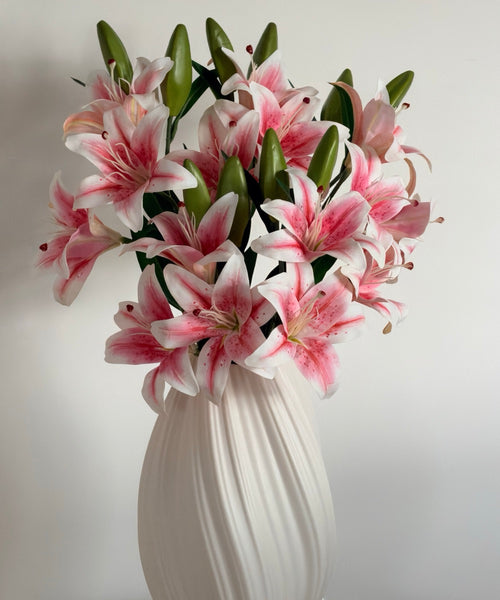 Lilien Bouquet Weiß & Rosa – Nahaufnahme der Blüten – Bloom von 7 O'CLOCK