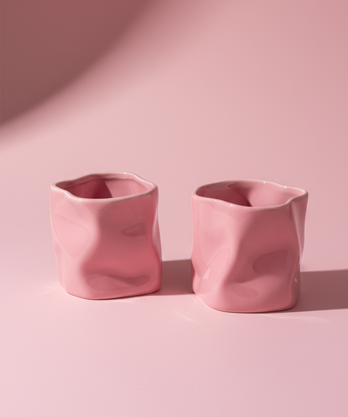 Organischer Keramik Becher Pink aus der Serie Alaska – Nahaufnahme des Materials