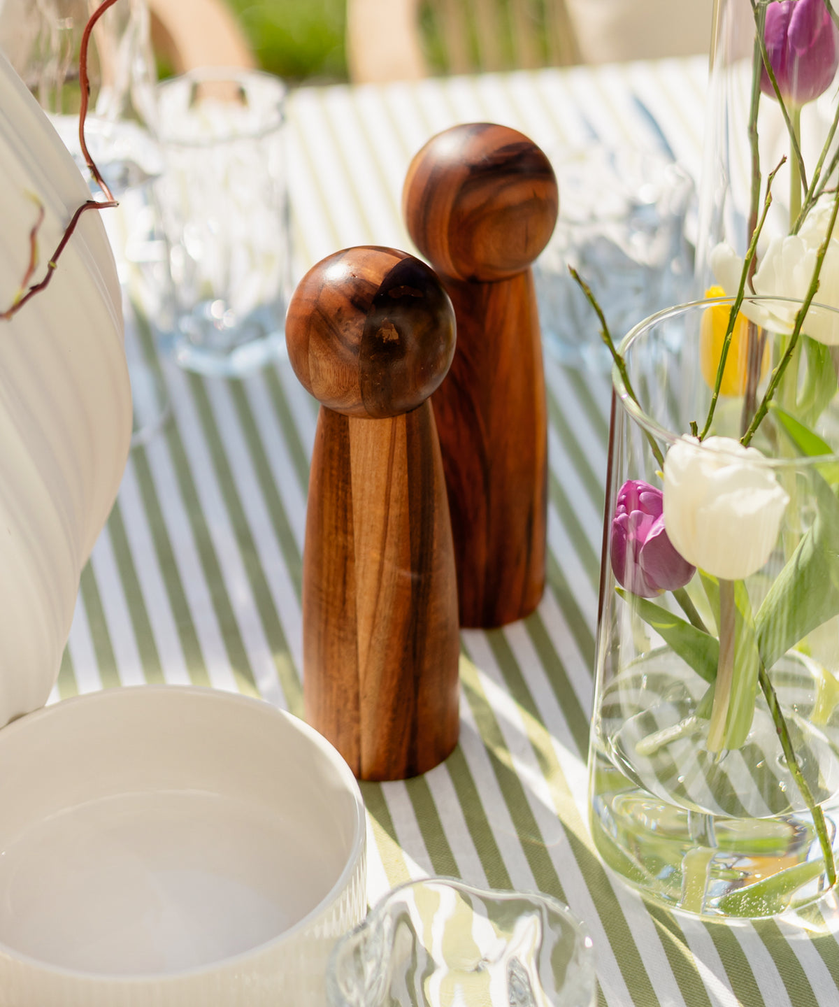 Salz- und Pfeffermühle im modernen Design aus der Serie Balou – Nahaufnahme der Oberfläche