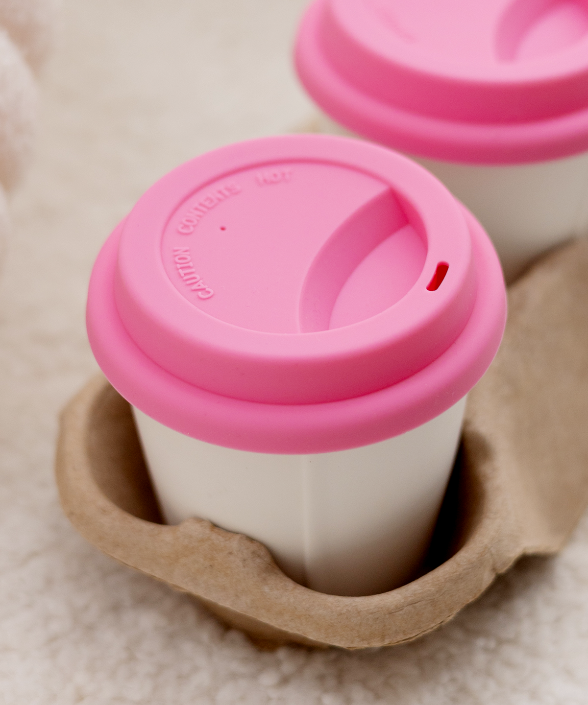To-Go Becher Silikon-Deckel im 2er Set Pink aus der Serie Brooklyn – Detailansicht
